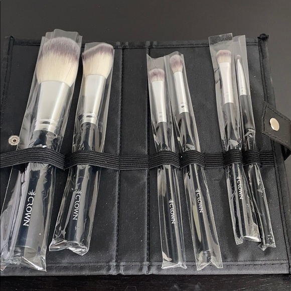 Crown Pro makeup brush set - Picture 1 of 5